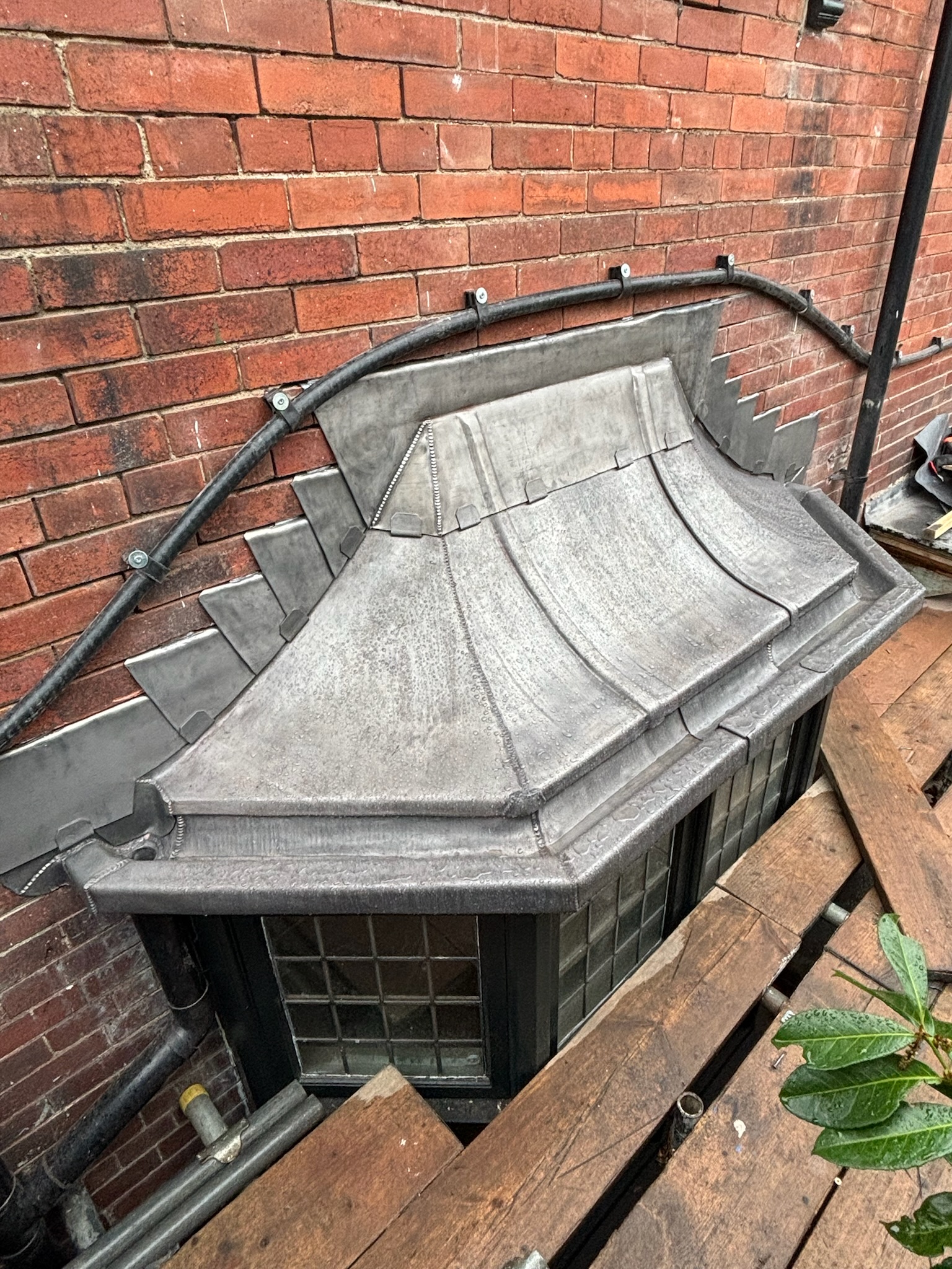 Curved bay formed in rolled lead sheet UK material manufactured to BS EN 12588