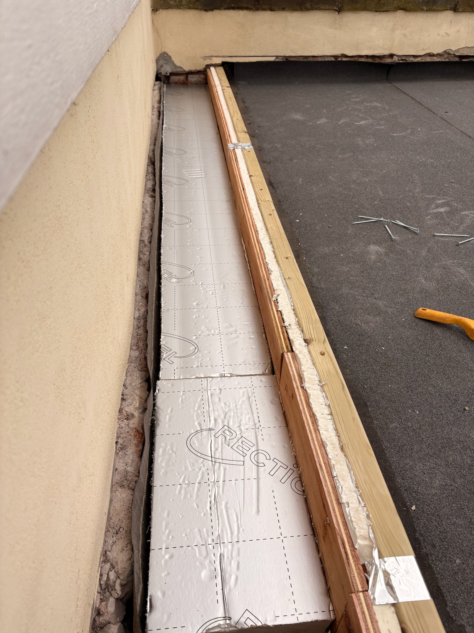 Installation of new lead bays during reconstruction